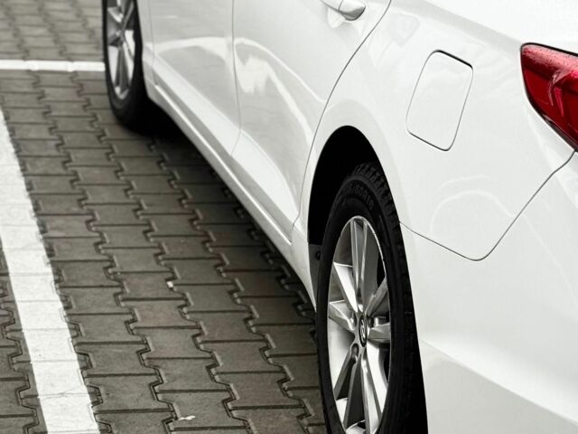 Белый Хендай Соларис, объемом двигателя 2 л и пробегом 387 тыс. км за 263 $, фото 7 на Automoto.ua