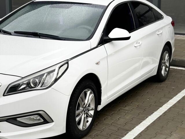 Белый Хендай Соларис, объемом двигателя 2 л и пробегом 387 тыс. км за 263 $, фото 9 на Automoto.ua