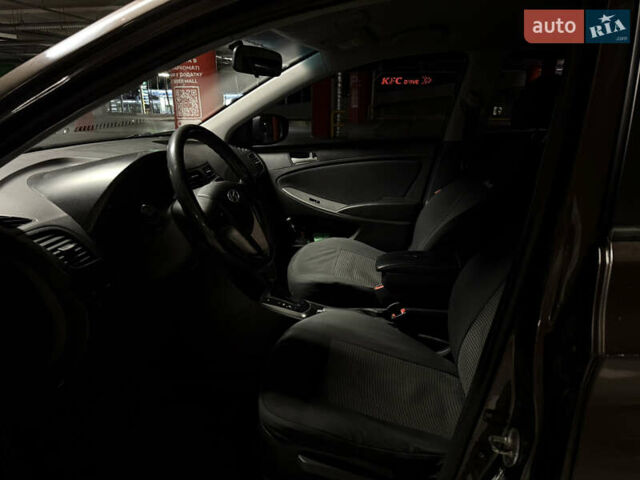 Коричневый Хендай Соларис, объемом двигателя 1.59 л и пробегом 230 тыс. км за 8200 $, фото 11 на Automoto.ua