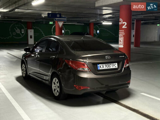Коричневый Хендай Соларис, объемом двигателя 1.59 л и пробегом 230 тыс. км за 8200 $, фото 7 на Automoto.ua