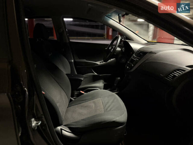 Коричневый Хендай Соларис, объемом двигателя 1.59 л и пробегом 230 тыс. км за 8200 $, фото 12 на Automoto.ua