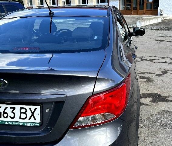 Сірий Хендай Соларіс, об'ємом двигуна 1 л та пробігом 38 тис. км за 10800 $, фото 2 на Automoto.ua