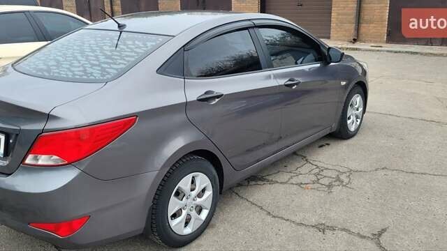 Серый Хендай Соларис, объемом двигателя 1.4 л и пробегом 67 тыс. км за 9500 $, фото 1 на Automoto.ua