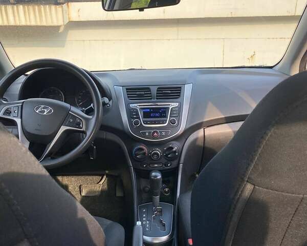 Сірий Хендай Соларіс, об'ємом двигуна 1.4 л та пробігом 79 тис. км за 9500 $, фото 7 на Automoto.ua
