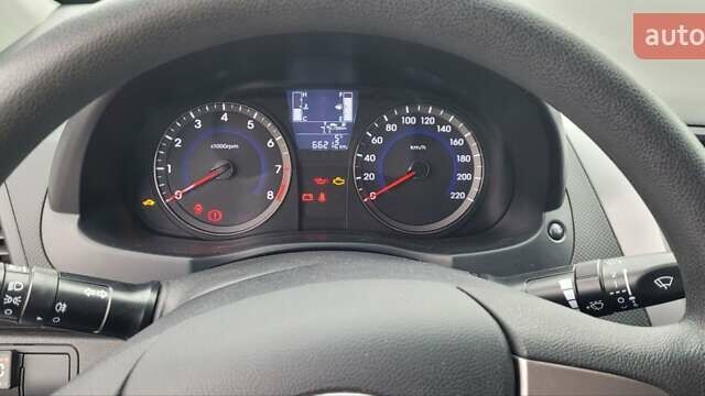 Серый Хендай Соларис, объемом двигателя 1.4 л и пробегом 67 тыс. км за 9500 $, фото 5 на Automoto.ua