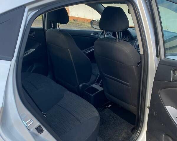 Сірий Хендай Соларіс, об'ємом двигуна 1.4 л та пробігом 79 тис. км за 9500 $, фото 12 на Automoto.ua