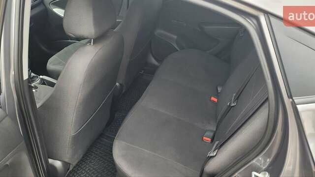 Серый Хендай Соларис, объемом двигателя 1.4 л и пробегом 67 тыс. км за 9500 $, фото 2 на Automoto.ua