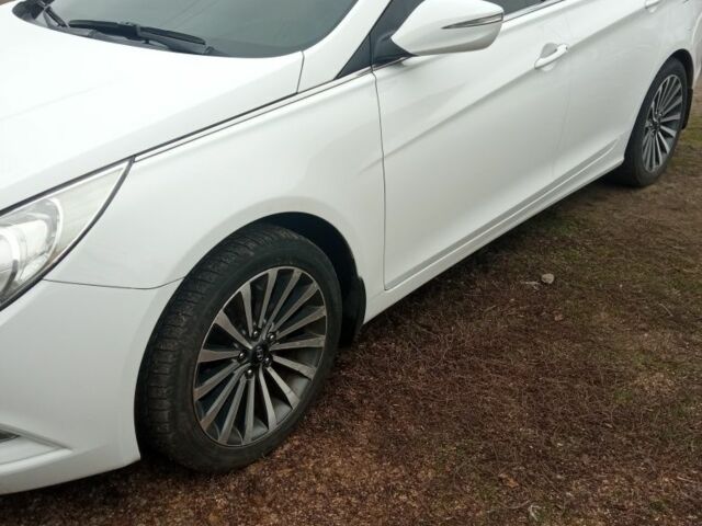 Белый Хендай Соната, объемом двигателя 2 л и пробегом 202 тыс. км за 6999 $, фото 1 на Automoto.ua