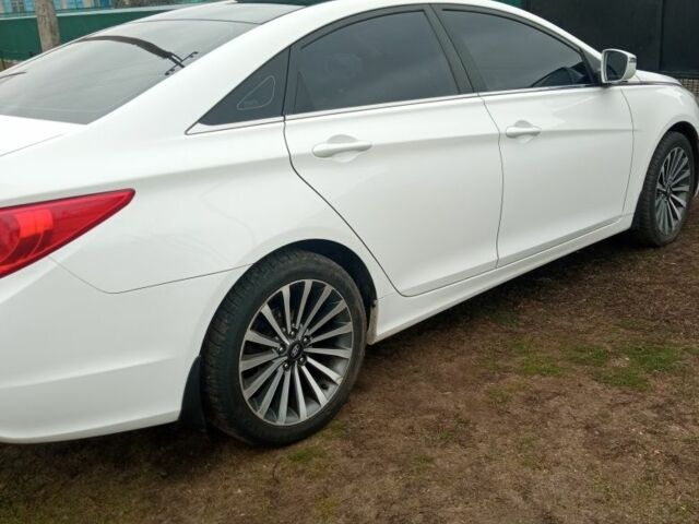 Белый Хендай Соната, объемом двигателя 2 л и пробегом 202 тыс. км за 6999 $, фото 3 на Automoto.ua