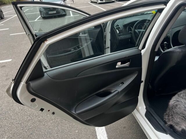 Білий Хендай Соната, об'ємом двигуна 2 л та пробігом 88 тис. км за 7300 $, фото 6 на Automoto.ua