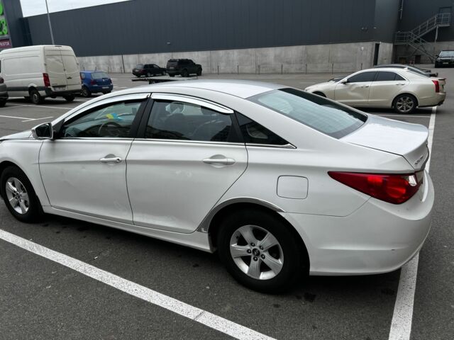 Білий Хендай Соната, об'ємом двигуна 2 л та пробігом 88 тис. км за 7300 $, фото 1 на Automoto.ua