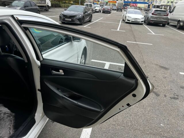 Білий Хендай Соната, об'ємом двигуна 2 л та пробігом 88 тис. км за 7300 $, фото 8 на Automoto.ua