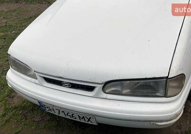 Белый Хендай Соната, объемом двигателя 2 л и пробегом 237 тыс. км за 1000 $, фото 2 на Automoto.ua