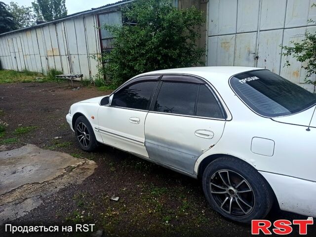 Белый Хендай Соната, объемом двигателя 2 л и пробегом 0 тыс. км за 1999 $, фото 5 на Automoto.ua