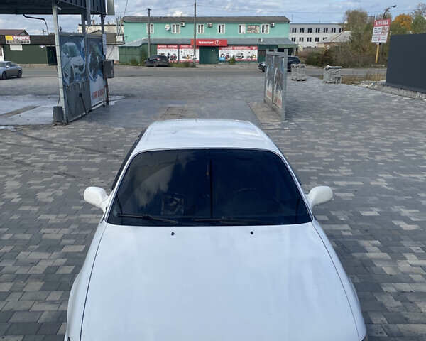 Белый Хендай Соната, объемом двигателя 2 л и пробегом 330 тыс. км за 1700 $, фото 4 на Automoto.ua