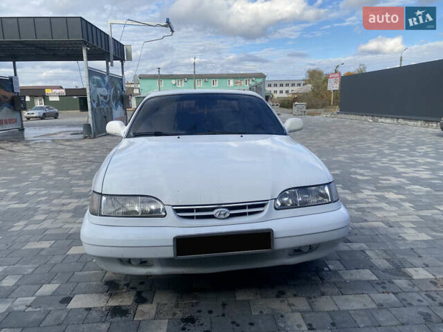 Белый Хендай Соната, объемом двигателя 2 л и пробегом 330 тыс. км за 1700 $, фото 3 на Automoto.ua