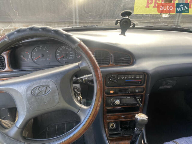 Белый Хендай Соната, объемом двигателя 2 л и пробегом 330 тыс. км за 1700 $, фото 8 на Automoto.ua