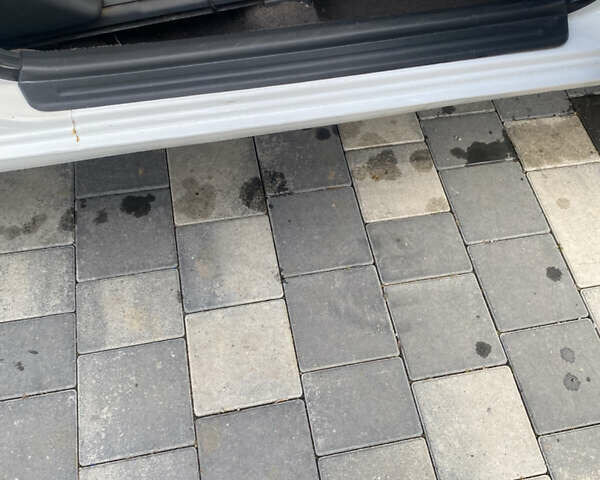 Белый Хендай Соната, объемом двигателя 2 л и пробегом 330 тыс. км за 1700 $, фото 13 на Automoto.ua