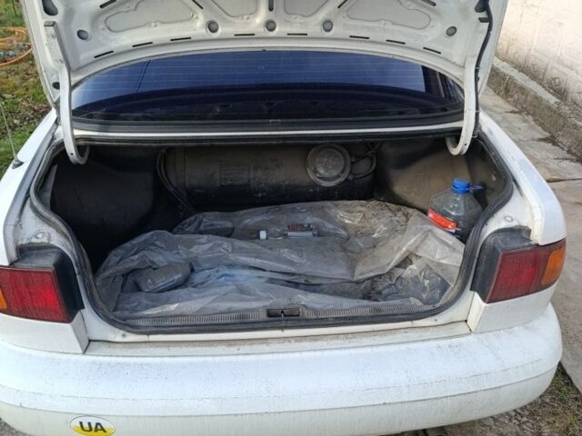 Белый Хендай Соната, объемом двигателя 0 л и пробегом 350 тыс. км за 496 $, фото 4 на Automoto.ua