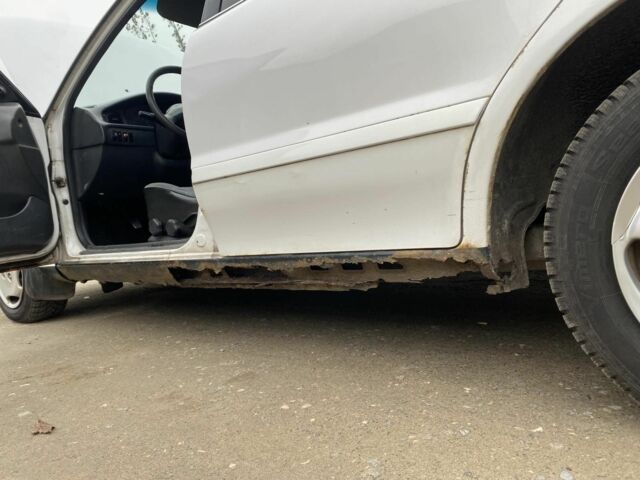 Білий Хендай Соната, об'ємом двигуна 2 л та пробігом 330 тис. км за 987 $, фото 15 на Automoto.ua