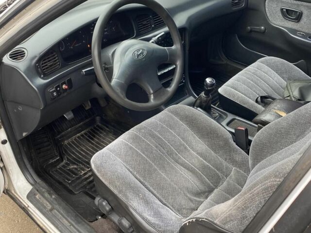 Білий Хендай Соната, об'ємом двигуна 2 л та пробігом 330 тис. км за 987 $, фото 5 на Automoto.ua