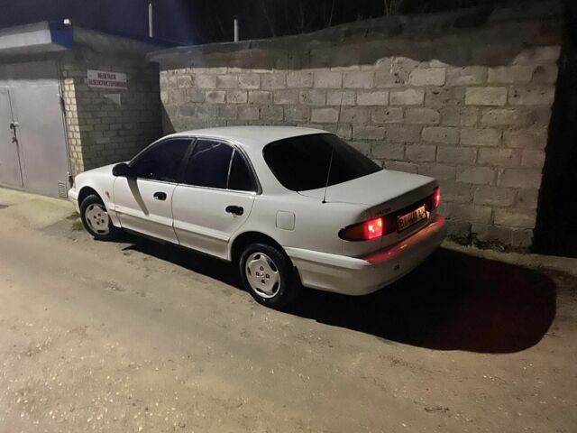 Білий Хендай Соната, об'ємом двигуна 2 л та пробігом 330 тис. км за 987 $, фото 1 на Automoto.ua