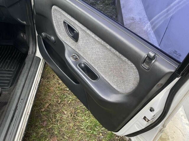 Білий Хендай Соната, об'ємом двигуна 2 л та пробігом 330 тис. км за 987 $, фото 8 на Automoto.ua