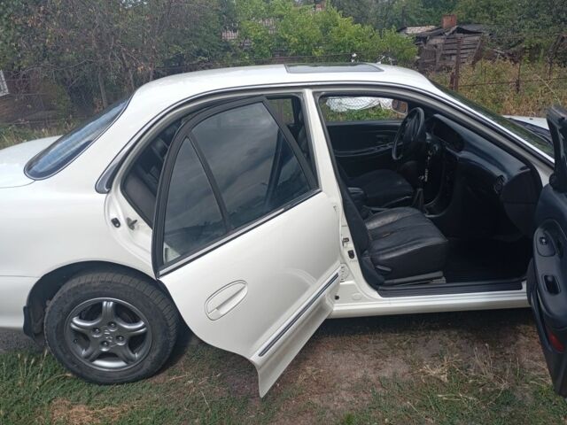 Білий Хендай Соната, об'ємом двигуна 2 л та пробігом 722 тис. км за 2800 $, фото 6 на Automoto.ua