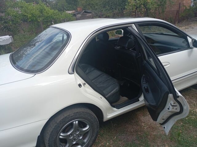 Білий Хендай Соната, об'ємом двигуна 2 л та пробігом 722 тис. км за 2800 $, фото 5 на Automoto.ua