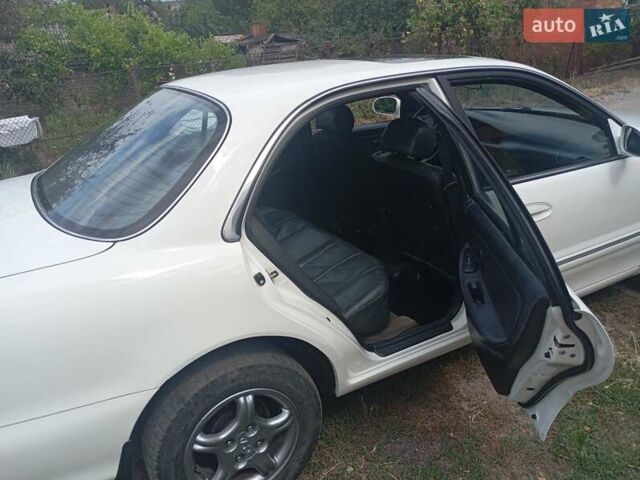 Білий Хендай Соната, об'ємом двигуна 2 л та пробігом 721 тис. км за 2800 $, фото 15 на Automoto.ua