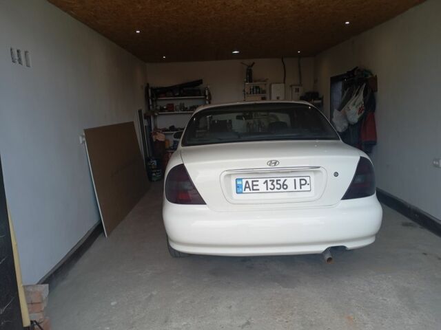 Білий Хендай Соната, об'ємом двигуна 2 л та пробігом 722 тис. км за 2800 $, фото 7 на Automoto.ua