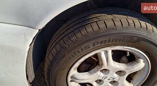 Белый Хендай Соната, объемом двигателя 1.8 л и пробегом 250 тыс. км за 2200 $, фото 3 на Automoto.ua