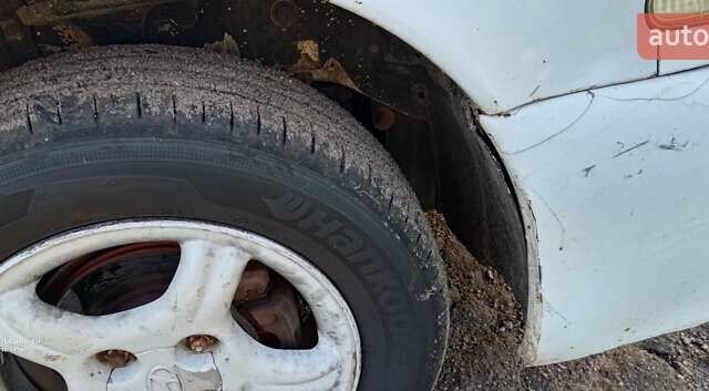 Белый Хендай Соната, объемом двигателя 1.8 л и пробегом 250 тыс. км за 2200 $, фото 6 на Automoto.ua