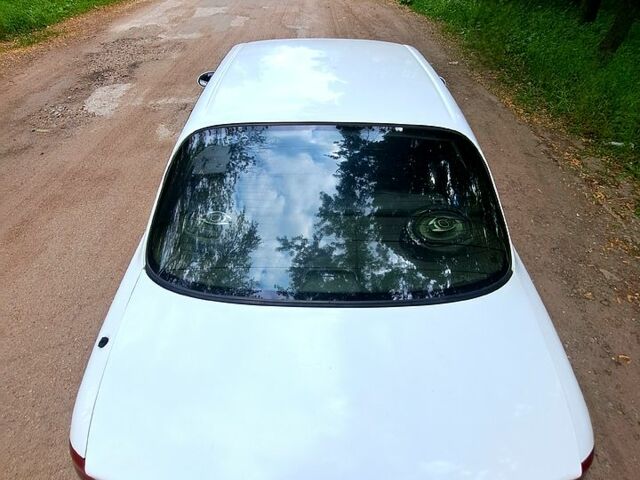 Білий Хендай Соната, об'ємом двигуна 2 л та пробігом 300 тис. км за 1999 $, фото 3 на Automoto.ua