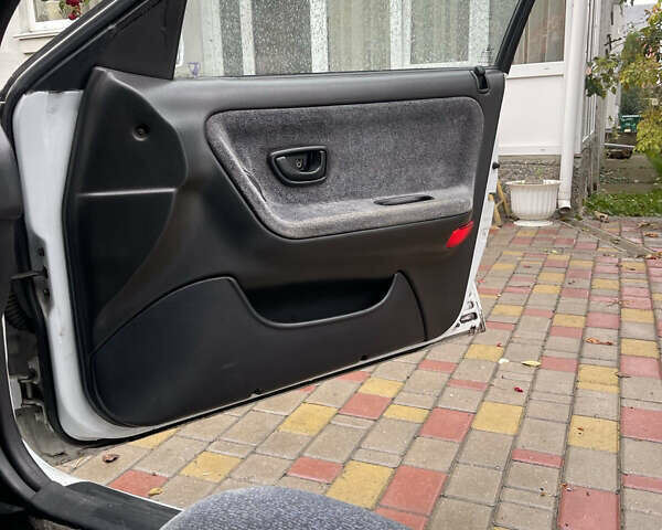 Хендай Соната 1997 у Хмельницькому на Automoto.ua Білий Хендай Соната, об'ємом двигуна 2 л та пробігом 259 тис. км за 1400 $, фото 7 на Automoto.ua