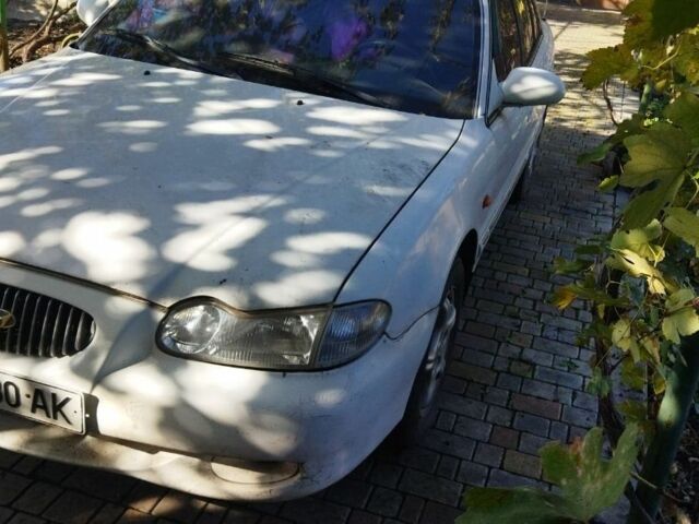 Білий Хендай Соната, об'ємом двигуна 2 л та пробігом 450 тис. км за 2000 $, фото 1 на Automoto.ua