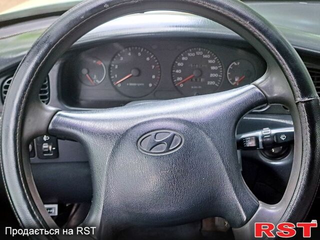 Білий Хендай Соната, об'ємом двигуна 2 л та пробігом 300 тис. км за 1999 $, фото 5 на Automoto.ua