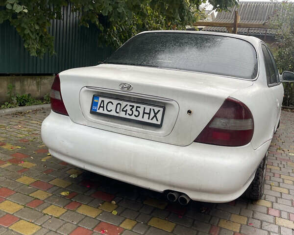 Хендай Соната 1997 у Хмельницькому на Automoto.ua Білий Хендай Соната, об'ємом двигуна 2 л та пробігом 259 тис. км за 1400 $, фото 5 на Automoto.ua
