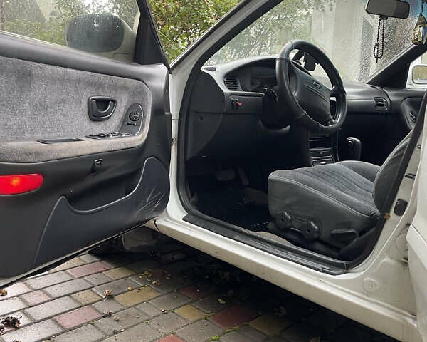 Хендай Соната 1997 у Хмельницькому на Automoto.ua Білий Хендай Соната, об'ємом двигуна 2 л та пробігом 259 тис. км за 1400 $, фото 4 на Automoto.ua