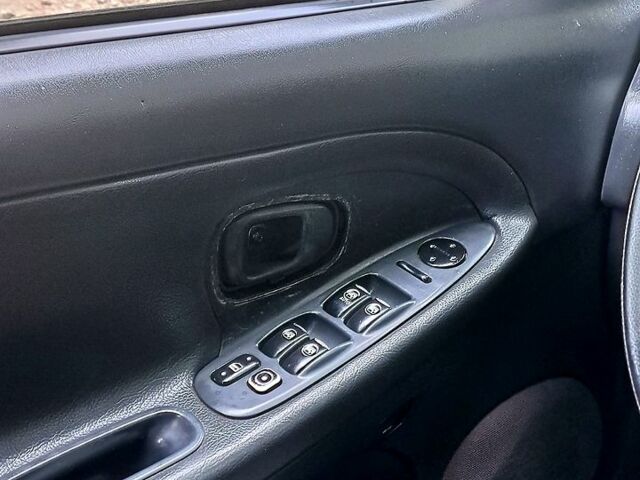 Білий Хендай Соната, об'ємом двигуна 2 л та пробігом 300 тис. км за 1999 $, фото 6 на Automoto.ua