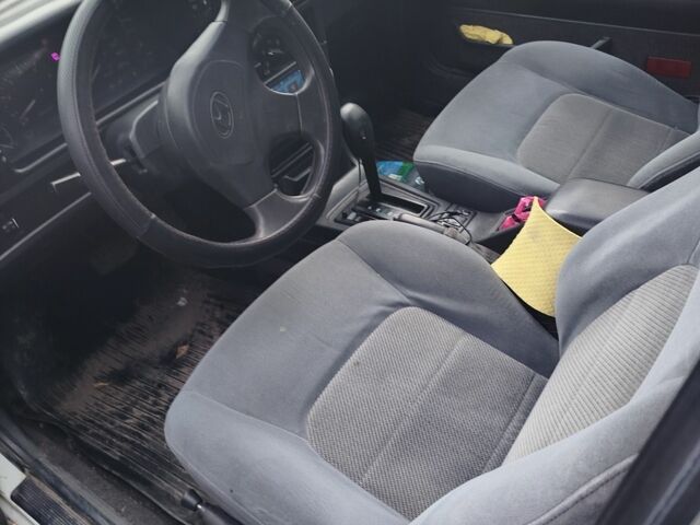 Білий Хендай Соната, об'ємом двигуна 2 л та пробігом 276 тис. км за 1500 $, фото 2 на Automoto.ua