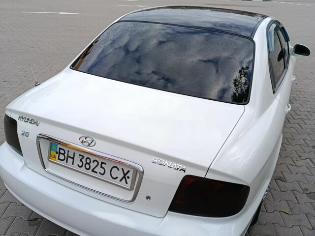 Белый Хендай Соната, объемом двигателя 2 л и пробегом 270 тыс. км за 2799 $, фото 3 на Automoto.ua