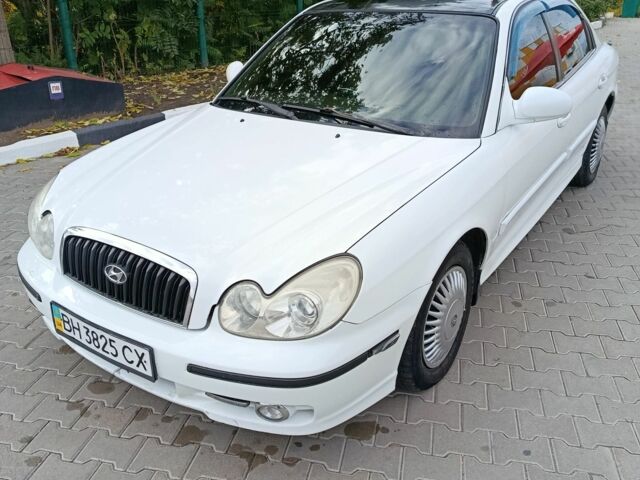 Белый Хендай Соната, объемом двигателя 2 л и пробегом 270 тыс. км за 2799 $, фото 1 на Automoto.ua