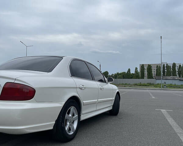 Белый Хендай Соната, объемом двигателя 0 л и пробегом 282 тыс. км за 4200 $, фото 5 на Automoto.ua