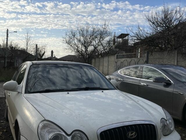 Белый Хендай Соната, объемом двигателя 2.7 л и пробегом 190 тыс. км за 2500 $, фото 1 на Automoto.ua