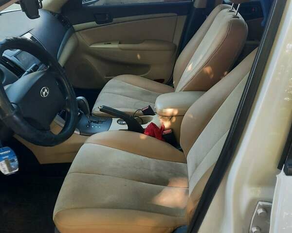 Хендай Соната 2008 в Николаеве на Automoto.ua Белый Хендай Соната, объемом двигателя 2 л и пробегом 400 тыс. км за 4750 $, фото 9 на Automoto.ua
