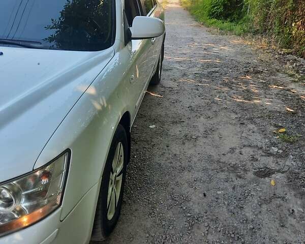 Хендай Соната 2008 в Николаеве на Automoto.ua Белый Хендай Соната, объемом двигателя 2 л и пробегом 400 тыс. км за 4750 $, фото 10 на Automoto.ua