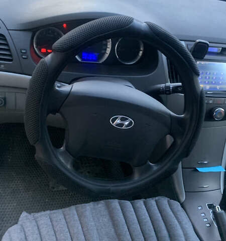 Белый Хендай Соната, объемом двигателя 2 л и пробегом 230 тыс. км за 6300 $, фото 3 на Automoto.ua