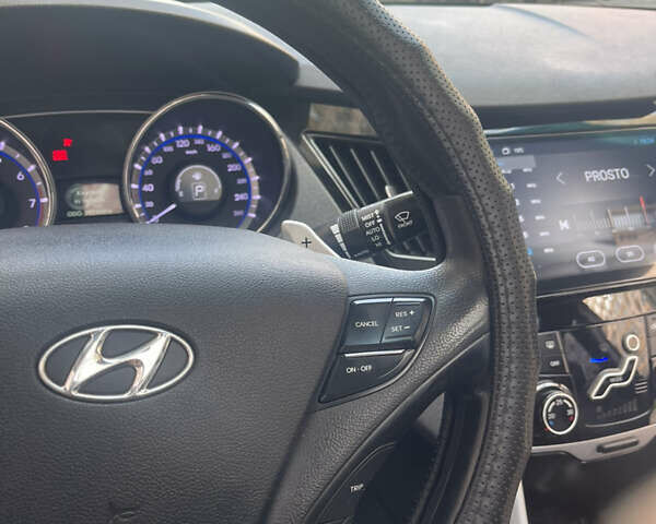 Білий Хендай Соната, об'ємом двигуна 2.36 л та пробігом 210 тис. км за 9300 $, фото 22 на Automoto.ua