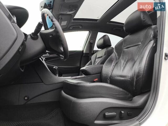 Белый Хендай Соната, объемом двигателя 2.4 л и пробегом 163 тыс. км за 9999 $, фото 12 на Automoto.ua